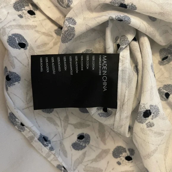 ✨SOLD✨Club Monaco Men’s Medium Slim Fit Floral Button Up - Picture 3 of 3